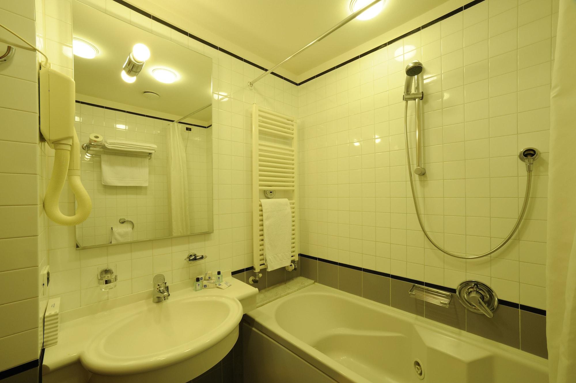 Hotel Le Roi Варацце Екстер'єр фото