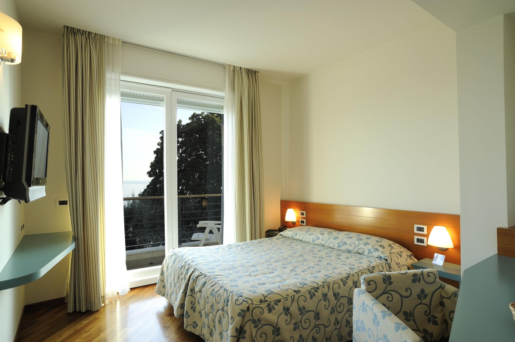 Hotel Le Roi Варацце Екстер'єр фото