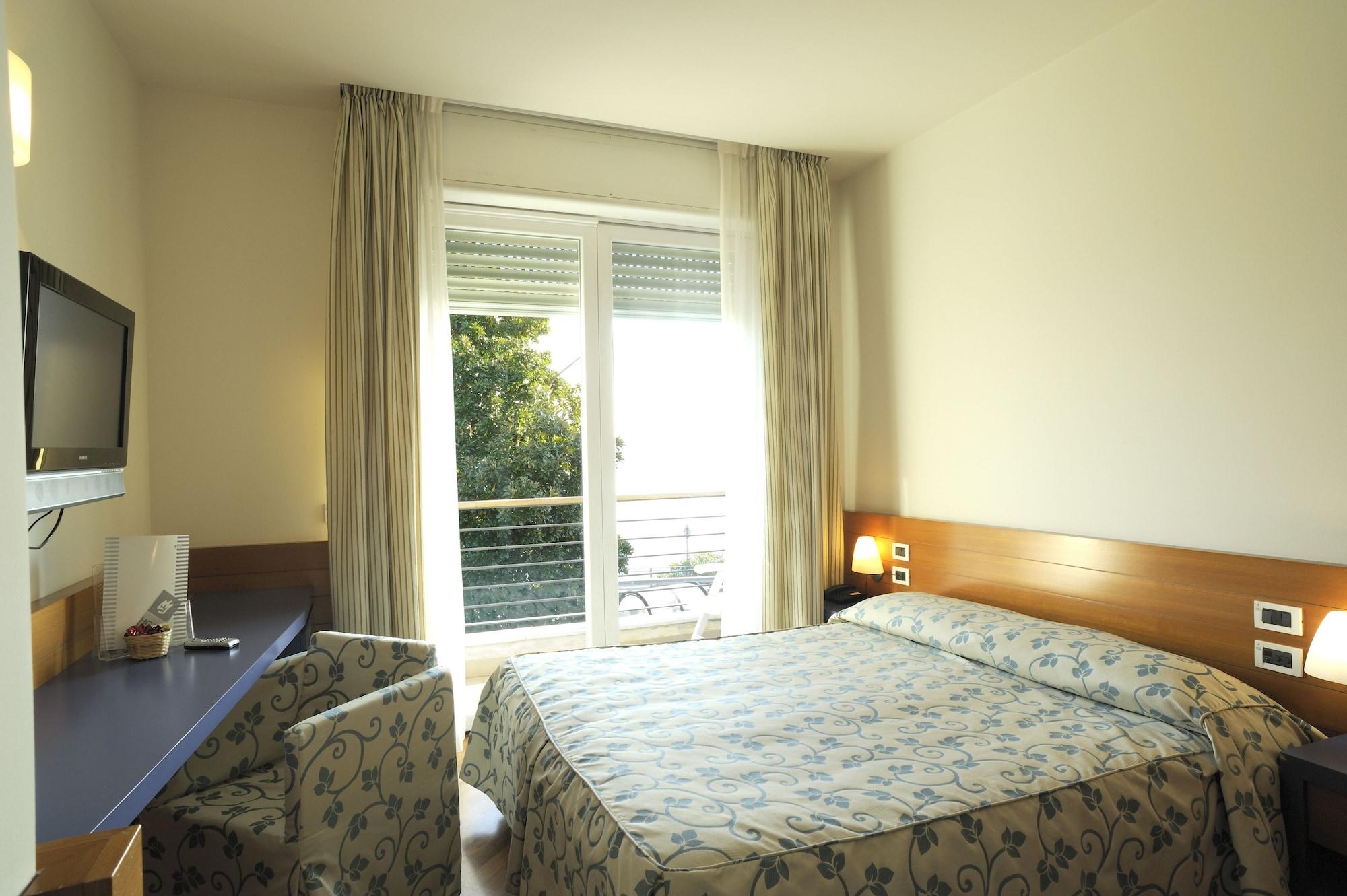 Hotel Le Roi Варацце Екстер'єр фото