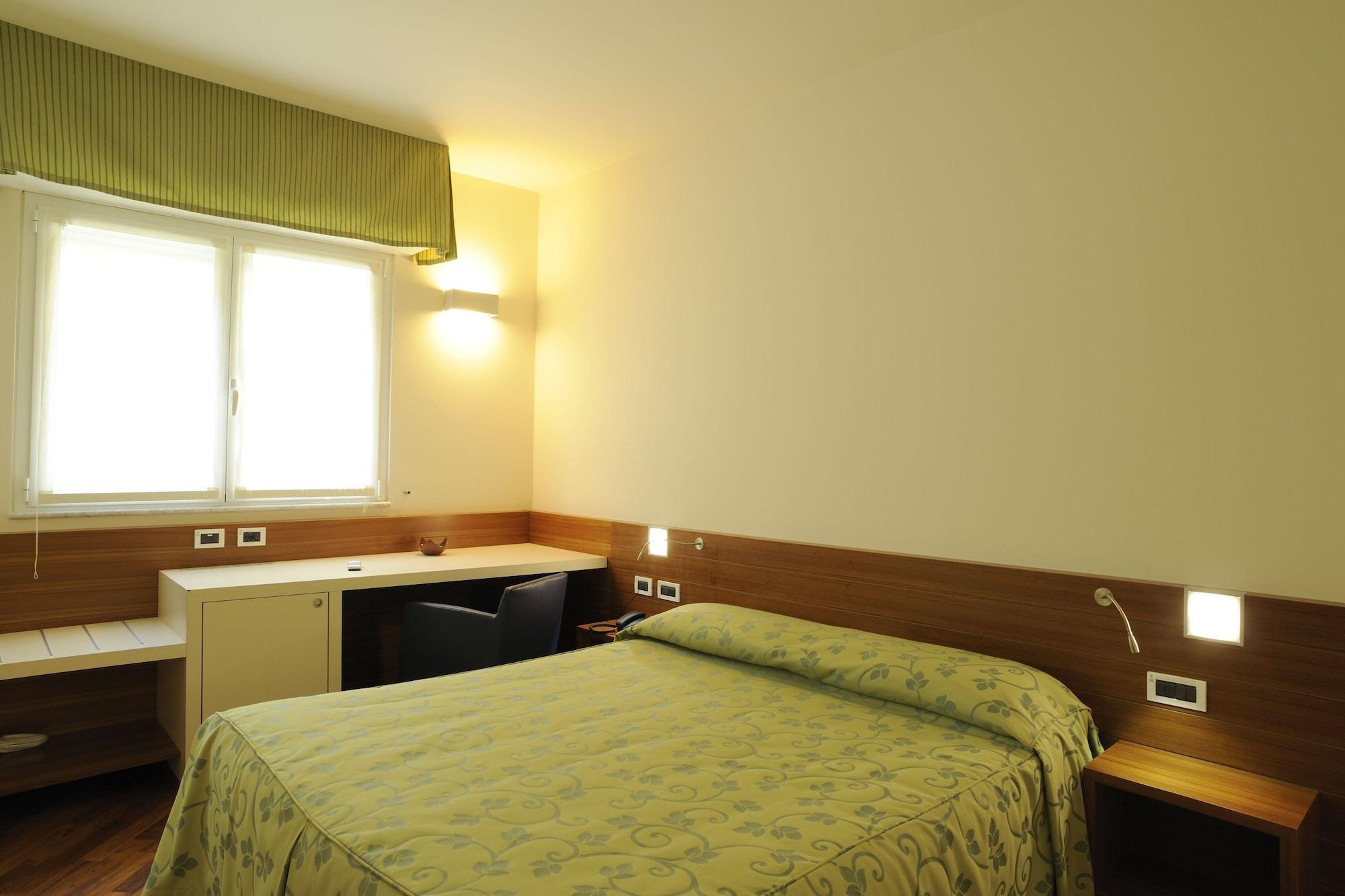 Hotel Le Roi Варацце Екстер'єр фото
