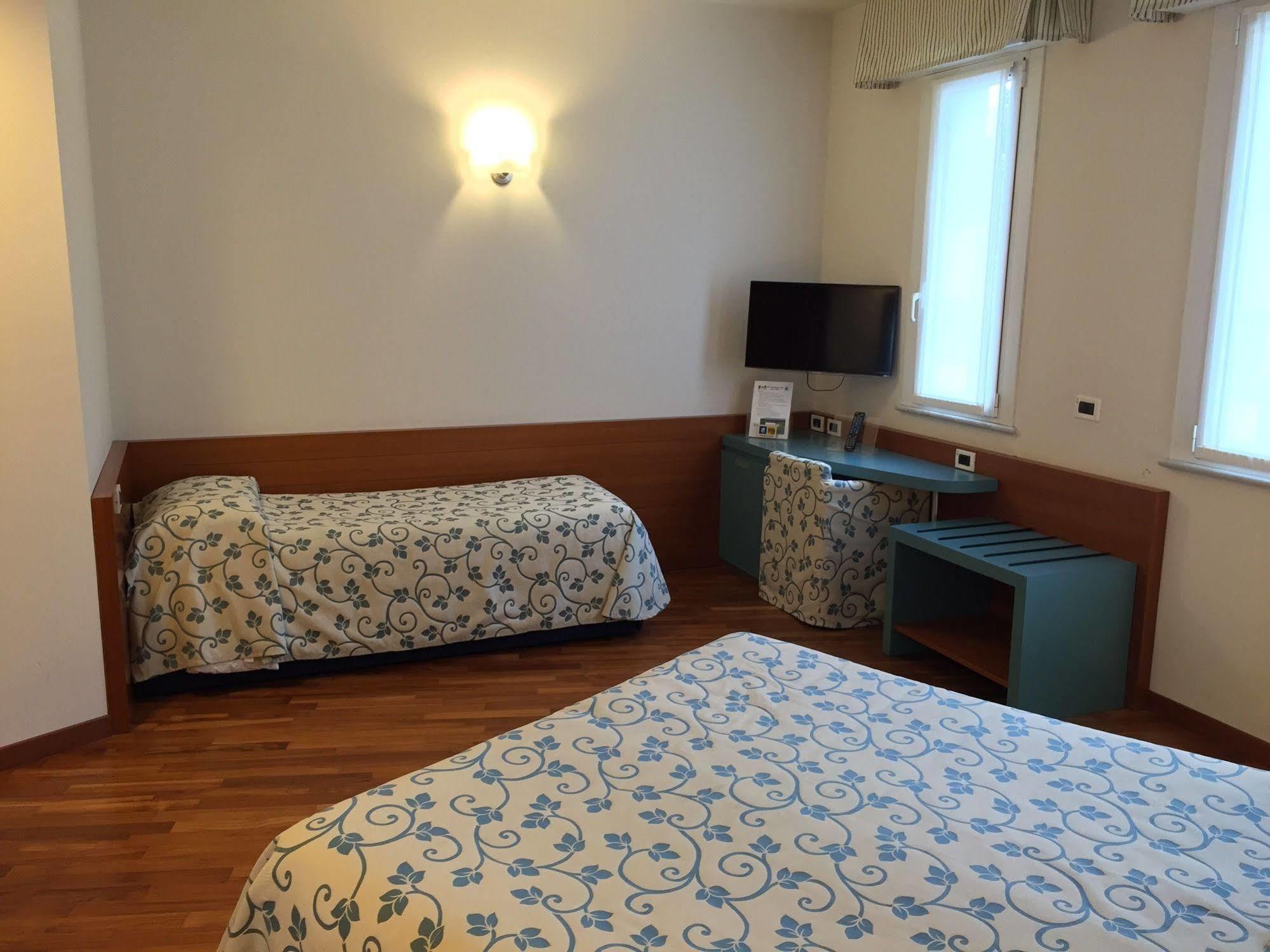 Hotel Le Roi Варацце Екстер'єр фото