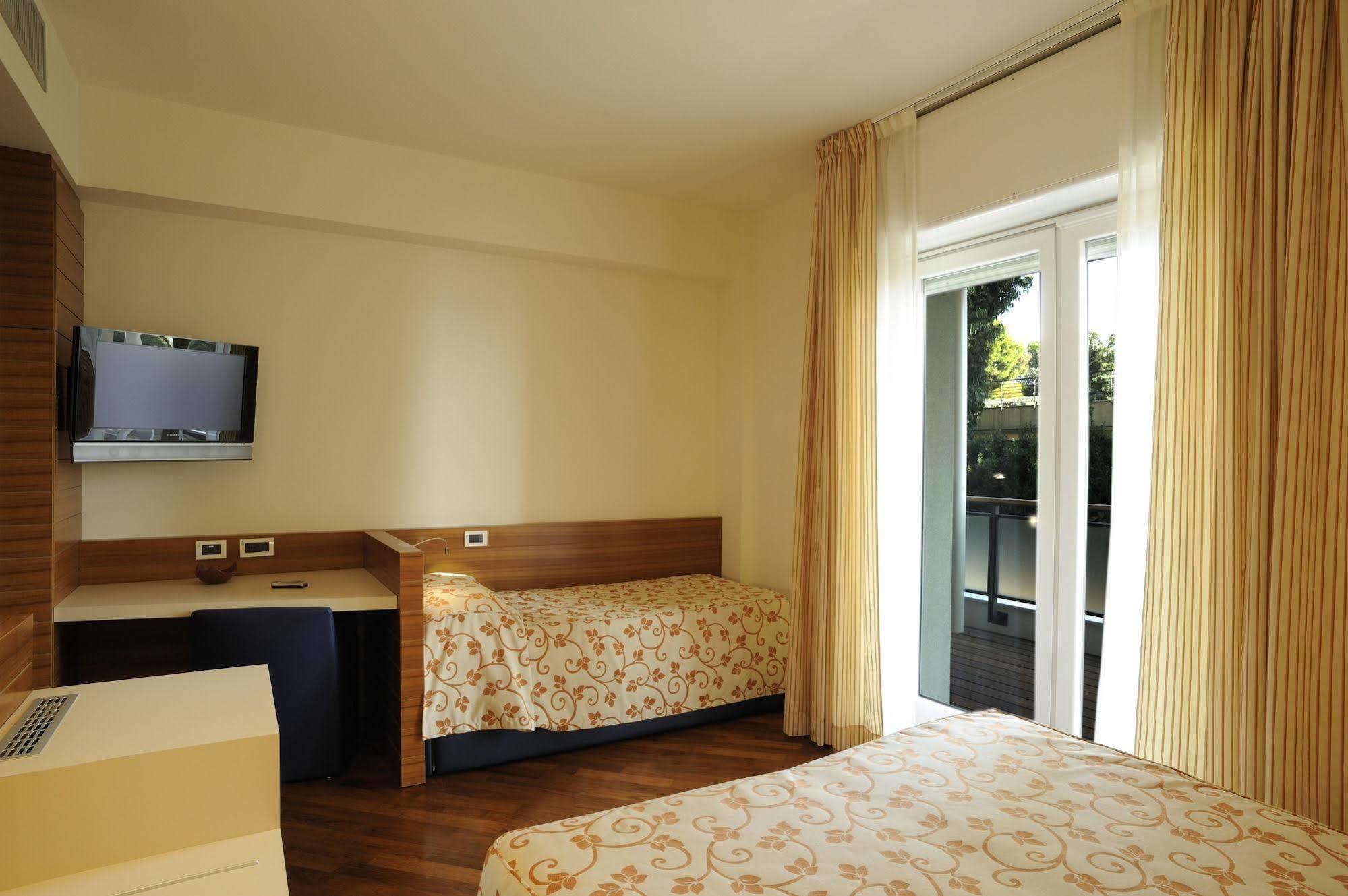 Hotel Le Roi Варацце Екстер'єр фото